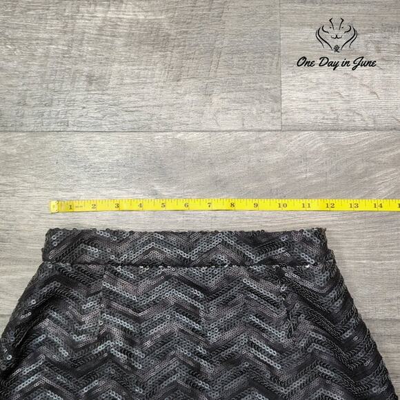 Tobi Sequin Mini Skirt Size S - Picture 3 of 5